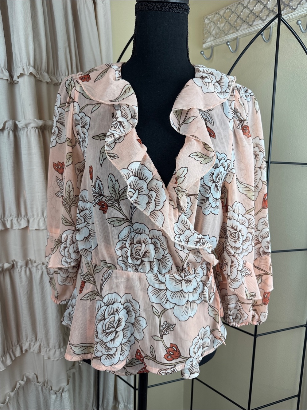 Forever 21 Peach Floral Ruffle Wrap Blouse Size M EUC